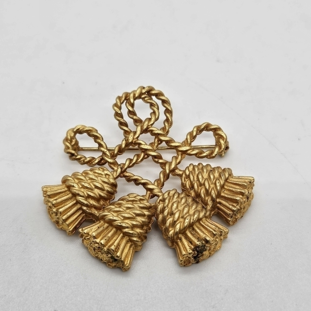 vintage gold tone twisted tassel knot pin brooch